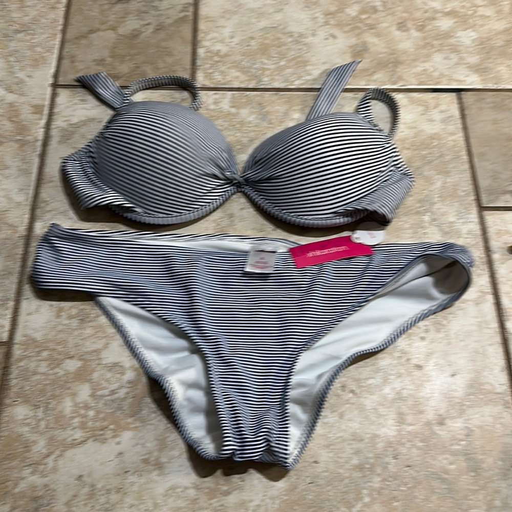 SZ XL bottom and SZ D/DD top